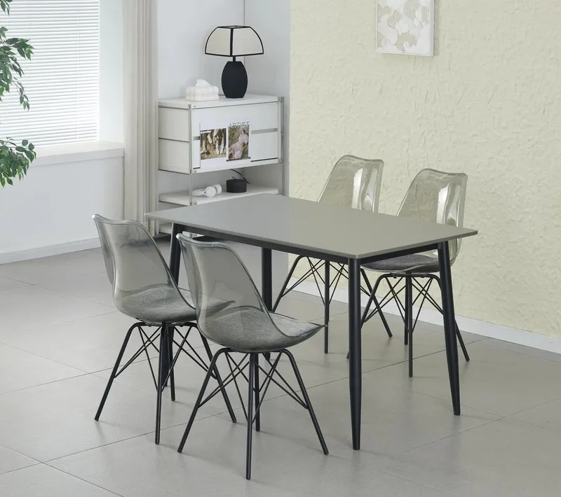 Salle à manger grise : 1 table + 4 chaises