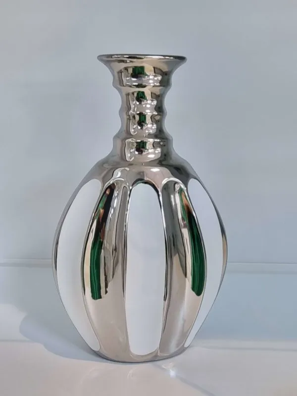 Vase décoratif à rayures