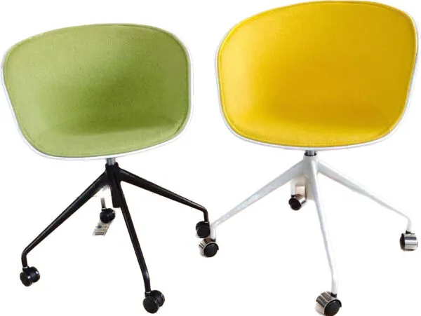 Chaise de bureau à roulettes réglable en hauteur