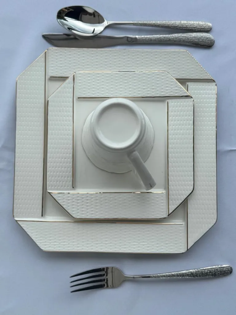 Set assiette motif tressé
