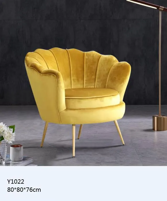 Fauteuil velours jaune pieds bois