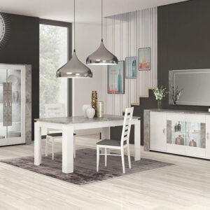 Table à manger VIVALDI / VIV290 Structure en panneau de particules mélaminés coloris blanc et gris marbre clair verni polyester finition brillante. Dimensions de la table à manger : 160x90xH77cm LES + PRODUITS : Design moderne Nouveauté 2022 Qualité de fabrication Italienne Cette table à manger de la collection Vivaldi Blanche / Marbre Gris au style contemporain mettra de la chaleur et de la modernité dans votre séjour. Son piétement central lui confère élégance tout en offrant un véritable confort. Avec ses finitions soignées et brillante, cette table rectangulaire apportera de la chaleur et de la luminosité dans votre intérieur. Pour un ensemble merveilleux, optez pour les autres éléments de la même gamme (vendus séparément).