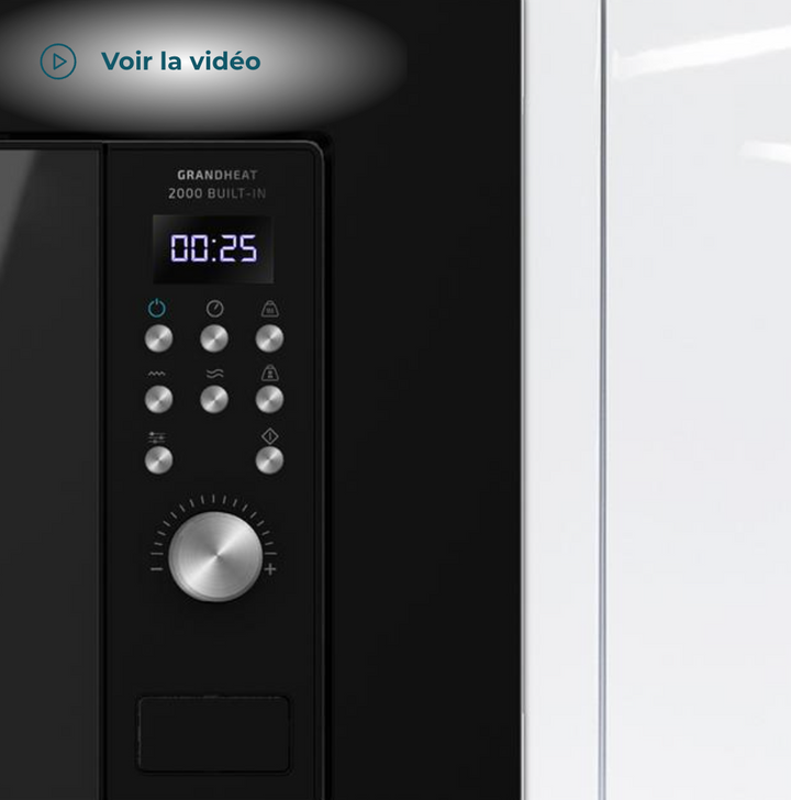 Micro-ondes encastrable GrandHeat 2000 Built-In Black / 1375 Description Micro-ondes encastrable numérique avec 20 L de capacité, gril et 700 W de puissance. Micro-ondes encastrable numérique avec 20 L de capacité. 700 W de puissance sur 6 niveaux. Combinez les fonctions du micro-ondes et du gril. Gril avec 900 W de puissance pour obtenir des résultats de cuisson parfaits, rapidement et facilement. Il possède 9 fonctions préconfigurées pour que vous puissiez cuisiner facilement plusieurs types d'aliments : lait/café, pâtes, viande, pommes de terre, poisson, brochettes et réchauffement automatique. Mode de décongélation qui s'adapte au poids pour permettre aux aliments d'être décongelés rapidement et uniformément, tout en conservant leur texture et leur fraîcheur d'origine. Quick Start : démarrage rapide et à pleine puissance pendant le temps fixé. Démarrage automatique. Programmez-le pour qu'il commence à réchauffer avec un programme déterminé, à une heure fixée. Minuterie jusqu'à 95 minutes. Intérieur avec revêtement en acier inoxydable qui assure un nettoyage facile. Plateau tournant avec 24,4 cm de diamètre. Panneau de contrôle avec des boutons et une commande giratoire. Design élégant en noir. Il s'adapte à toutes les cuisines. Appuyez sur un seul bouton pour ouvrir la porte facilement. Sécurité enfants pour un usage sécurisé. Mesures(longueur x largeur x Haut):interne: 29,5 x 28,5 x 18,1 cm, externe: 44.8 x 32.6 x 27.4 cm et externe avec cadre: 59,5 x 34,2 x 39,1 cm – Image 5