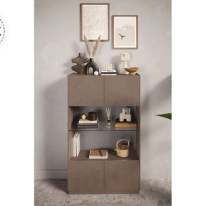 VITRINE 2 PORTES (COLLECTION ZARIA BRONZE/MERCURE) / 17381 Structure en panneau de particules mélaminé coloris bronze /mercure. Dimensions : 105x40xH170cm LES + PRODUITS : Design moderne Qualité de fabrication italienne L'élégance mais également l'originalité s'invitent dans votre intérieur. Avec les meubles de la collection Zaria bronze/mercure votre décoration ne laissera personne indifférent. Grâce à ses dimensions compactes, la vitrine est un meuble tout indiqué pour équiper votre salon. Elle dispose de 2 portes qui permettent d'accéder à son contenu, idéales pour la vaisselle et les objets décoratifs. Ce vaisselier reste bien stable année après année.