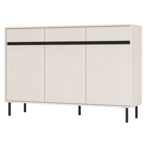 Buffet OSAKA BEIGE Commode trois portes avec trois tiroirsFaçades nervuréesFaçades en Panneau composite de fibres de bois à densité (beige sable) et en panneau mélaminé (noir)Corps en panneau mélaminéPanneau arrière en HDFPoignées fraisées en noirGlissières à billes pour tiroirsBordures ABSPieds métalliques hautsCouleur des pieds: noirDimensions: Hauteur 100 cm, Largeur 148,6 cm, Profondeur 40 cmHauteur des pieds : 15 cmCorps : panneau mélaminé, finition mateFaçades : panneau mélaminé, finition matePieds : métal, couleur noire