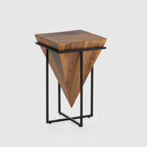 Table de coin en Bois de Manguier / 16521 En médium avec placage en BOIS DE MANGUIER MASSIF et piétement en métal. Dimensions : 36x36x56cm LES + PRODUITS : Le charme du bois massif Bois traité et tropicalisé Ligne épurée Qualité de fabrication