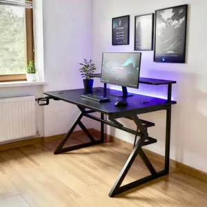 Bureau Gaming avec surmeuble / GD-003 Structure en acier coloris noir. Armature plateau en panneau de particules, revêtement mélaminé. Dimensions : 120x60xH75cm LES + PRODUIT : Porte-gobelet Passe-câbles Surmeuble