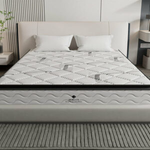 Matelas 160x200cm Near Dorlux / NEAR160 Matelas à ressorts de 25 cm avec 2 cm de mémoire de forme/ Confort medium/ Matelas enroulé sous vide facile de transport. Traitement anti-bactérien et anti-acarien. Dimensions: 160x200x25 cm LES + PRODUIT : Confort ferme Soutien personnalisé multi-zone Mousse mémoire de forme Structure aérée Indépendance de couchage optimale Hauteur 25 cm