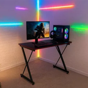 Bureau Gaming / GD-002A Structure en acier coloris noir. Armature plateau en panneau de particules, surface antidérapante, revêtement mélaminé. Coloris rouge et noir. Dimensions : 120x60xH75cm LES + PRODUIT : Structure robuste en acier noir Design moderne bicolore rouge et noir Format compact et gain de place Surface antidérapante fonctionnelle