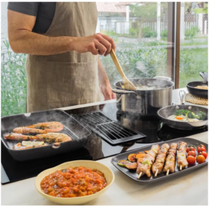 Plaque à induction avec hotte aspirante intégrée / A01_EU01_100088