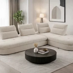 Salon d'Angle ROUND / MB-2520BEIGE Structure en panneau de particules, assise mousse en polyuréthane recouverte de tissus microfibre coloris beige. Dimensions : 366x223xH90cm LES + PRODUIT: Canapé d'angle design à formes arrondies Revêtement en tissu gris ou beige doux et élégant Dossiers indépendants pour un confort personnalisé Assise large et accueillante Style contemporain et minimaliste Idéal pour un salon moderne et lumineux Le choix parfait pour ceux qui recherchent un canapé design, confortable et tendance