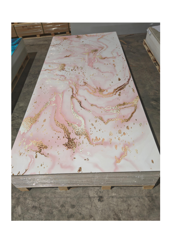 Panneau mural PVC / HH24837 Transformez votre espace avec nos panneaux PVC UV de qualité supérieure, conçus à la fois pour la fonctionnalité et le style. Mesurant 1,22 m sur 2,80 m de large et seulement 3 mm d'épaisseur, ces panneaux sont la solution parfaite pour une variété de projets de rénovation. Un panneau ne pesant qu'environ 9,25 kg, ils sont faciles à manipuler, ce qui en fait un jeu d'enfant pour les installations en solo.