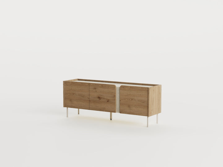 MEUBLE TV LUCILE 3P 140CM / 19420 Le meuble tv LUCILE à 3 portes combine un design contemporain et une praticité pour transformer votre salon en un espace fonctionnel et sophistiqué. Avec une structure en panneau de particules laminées, il dispose d'un élégant plateau en travertin qui ajoute une touche moderne et raffinée à l'environnement. Les pieds métalliques garantissent stabilité et robustesse, tandis que les portes pivotantes à fermeture douce offrent un plus grand confort au quotidien. Dimensions : 140 x 35.5 x 53.9 cm MATIÈRE : MÉLAMINE/MÉTAL