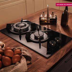 Plaque de cuisson à gaz, 2 foyers / A01_EU01_100185 Plaque de cuisson à gaz, 2 foyers, finition en verre noir, grilles individuelles en fonte, puissance de 5250 W, foyer WOK triple anneau, allumage électrique, système de sécurité des valves, gaz naturel avec accessoire de conversion au gaz butane. 2 foyers, finition en verre noir avec grilles circulaires en fonte. Ces grilles sont dotées de finitions de haute qualité qui permettent de résister à tous types de cuisson. 5250 W de puissance maximale. 1 foyer Wok : 3500 W + 1 foyer 1750 W. Foyer WOK à triple anneau. Obtenez une saveur maximale, avec une flamme de haute intensité, offrant une puissance supplémentaire. Allumage électronique. Utilisation rapide et facile. Système de sécurité des soupapes. Les foyers sont équipés d'un système qui coupe automatiquement l'alimentation en gaz si la flamme du foyer s'éteint. Accessoire pour la conversion au gaz butane. Adaptez la plaque au gaz butane si nécessaire.