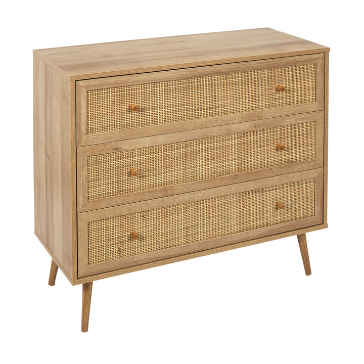 Commode 3 tiroirs BALI / HD7455 La très pratique commode 3 tiroirs Bali est un meuble de rangement moderne aux allures exotiques qui ajoutera à la décoration de votre intérieur tout en étant très fonctionnel et pourvu d'une belle capacité de rangement. Informations sur la commode 3 tiroirs Bali : Couleur : naturel Dimensions : L. 90 x P. 39 x H. 79 cm Poids : 28,4 kg Composition : panneau de particules, rotin, eucalyptus