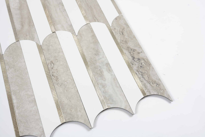 Mosaïque adhésive / MOS-JS-009-2 Dimension pour 1 feuille: 274*304'3 mm Apportez une touche moderne à vos murs avec ces carreaux autocollants au design 3D élégant. Effet pierre réaliste Design en forme irrégulière avec texture brillante effet marbre Apporte un look raffiné aux cuisines et salles de bains Facile à installer Dos autocollant : se pose directement sur les surfaces lisses et sèches Aucune colle ni outil nécessaire Polyvalent Parfait pour crédence de cuisine, murs de douche, plans de travail Convient également à la décoration de meubles Résistant et facile à nettoyer Matériaux durables, imperméables et anti-moisissure Se nettoie facilement avec un chiffon humide – Image 3