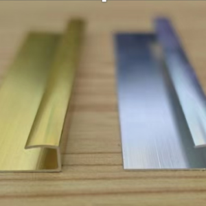 Profilé finition pour panneau mural PVC / LT302 Profilé de finition en aluminium à utiliser à la fin d'un panneau PVC