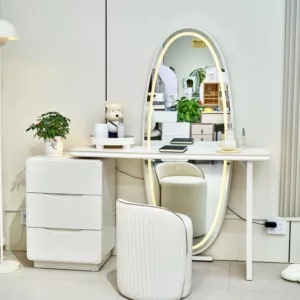 Coiffeuse LED avec Fauteuil / 928 Magnifique coiffeuse , vendu avec pouf Miroir de maquillage à écran tactile LED : surface miroir haute définition, image claire sans déformation. Livré avec une lumière qui est naturelle et ne blesse pas les yeux, touche intelligente