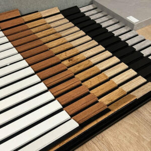 Panneau tasseau décoratif Panneau mural composé de feutrine souple et de tasseaux de bois en MDF 2780 x 600 x 9 mm